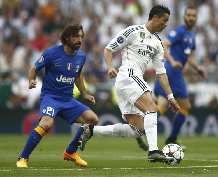 Duello tra fenomeni: Pirlo e Cristiano Ronaldo. Ap
